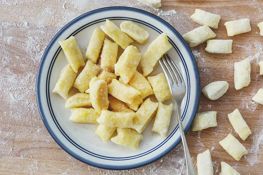 Leniwe pierogi z cukrem